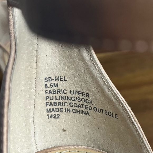 Betsey Johnson Women's Sb-Mel Heeled Sandal tan silver size 5.5 - Picture 9 of 14